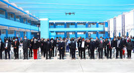 Docentes del colegio Mariscal Cáceres de Ayacucho